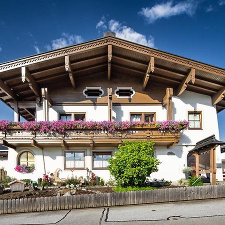 Gaestehaus Stotter Neukirchen am Grossvenediger Exterior photo